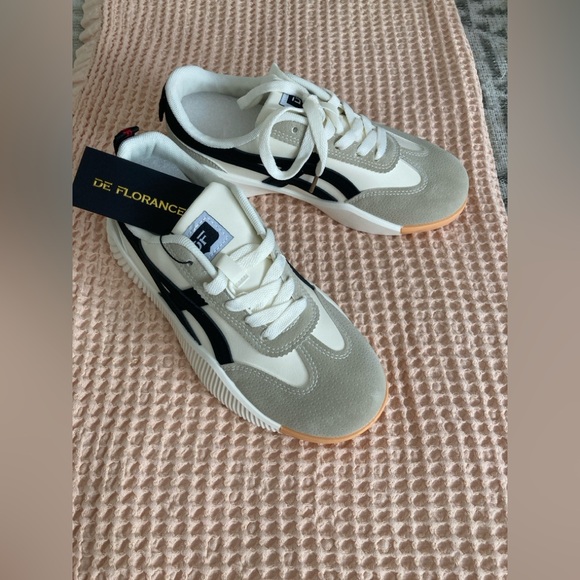 De Florence Sneakers - White and Black - Picture 1 of 7